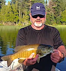 Super Smallmouth Bass Trophy Fishing by Dennis at Fireside Lodge in Canada